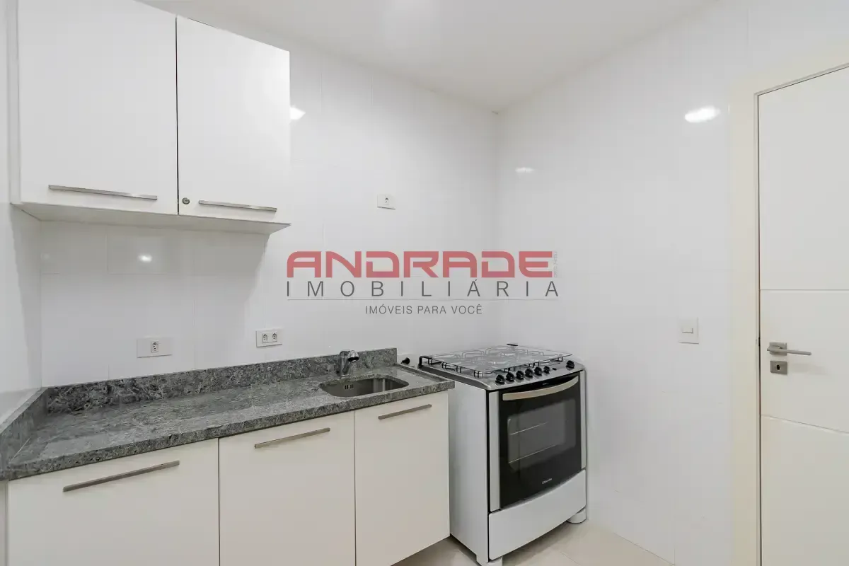 Apartment with 3 bedrooms and glass balcony — photo 66