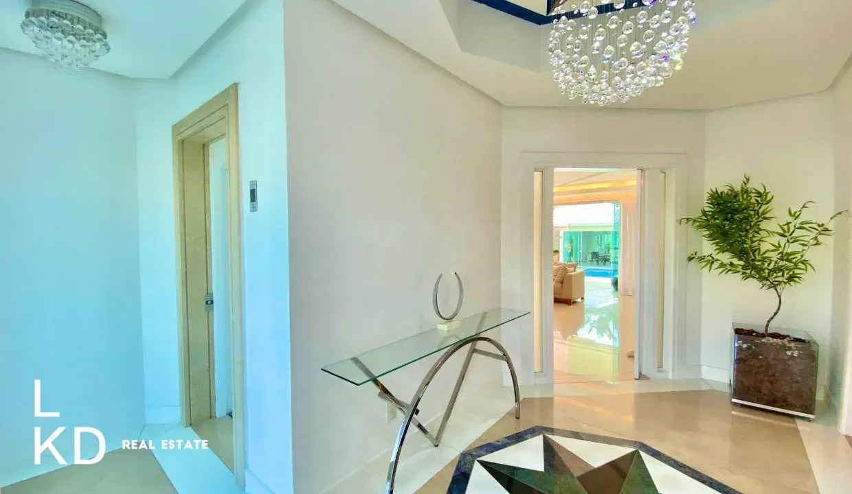 Unfurnished house with 5 bedrooms and 5 bathrooms — photo 17