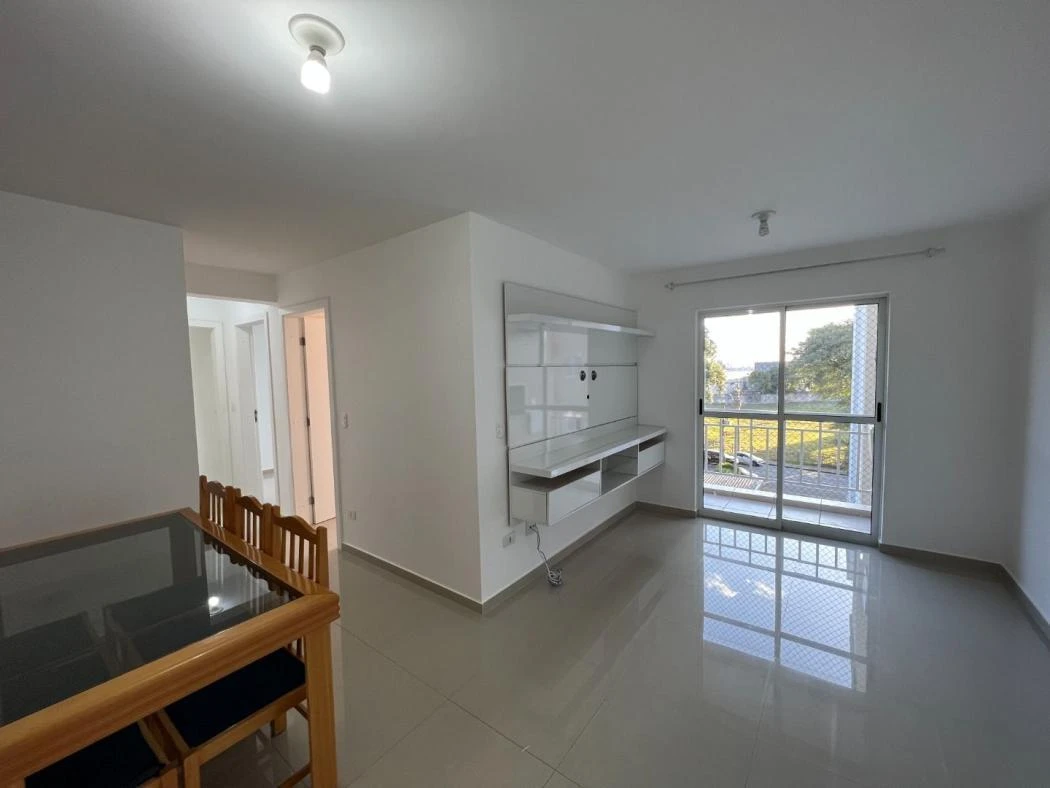 Balcony with a grill in a 3-bedroom apartment, 82 m²