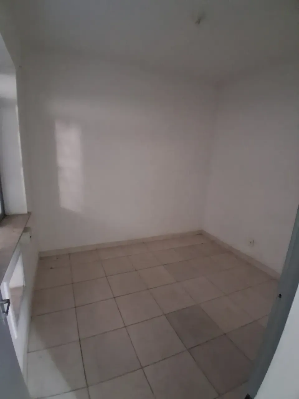 Unfurnished 1-bedroom 1-bath apartment, no parking — photo 7