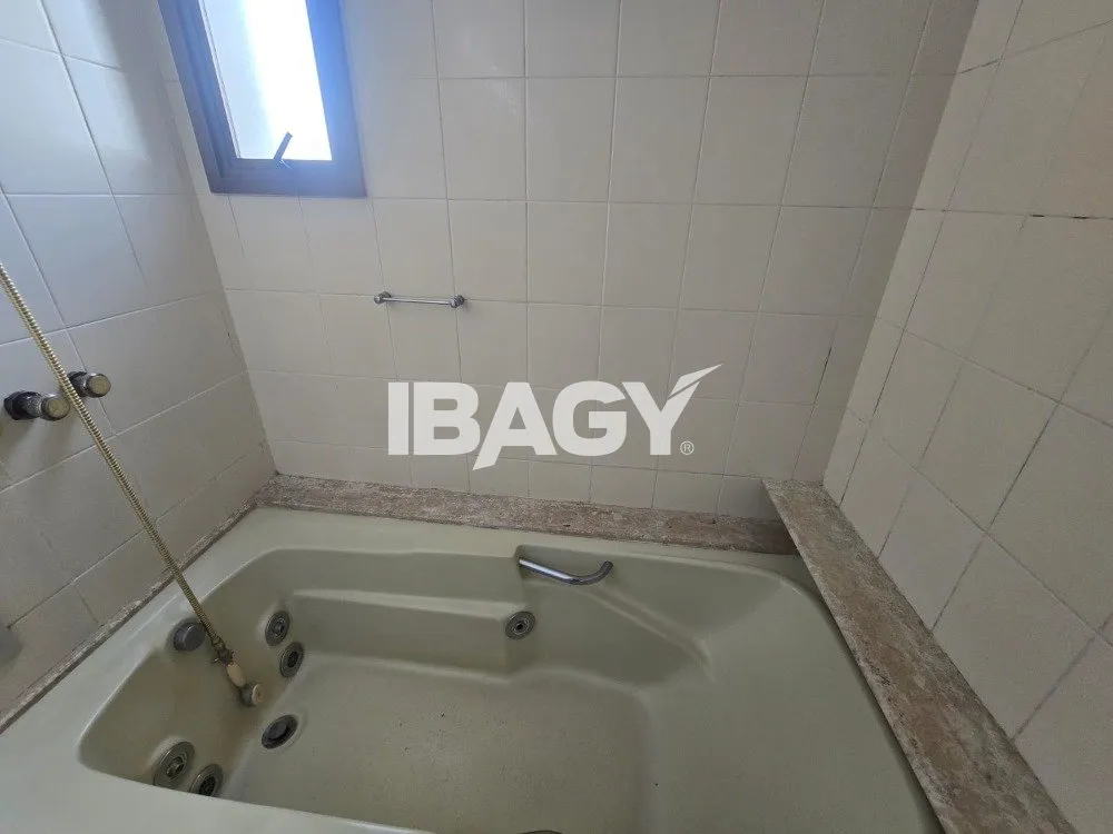 Furnished 512 m² apartment with a enclosed balcony — photo 47