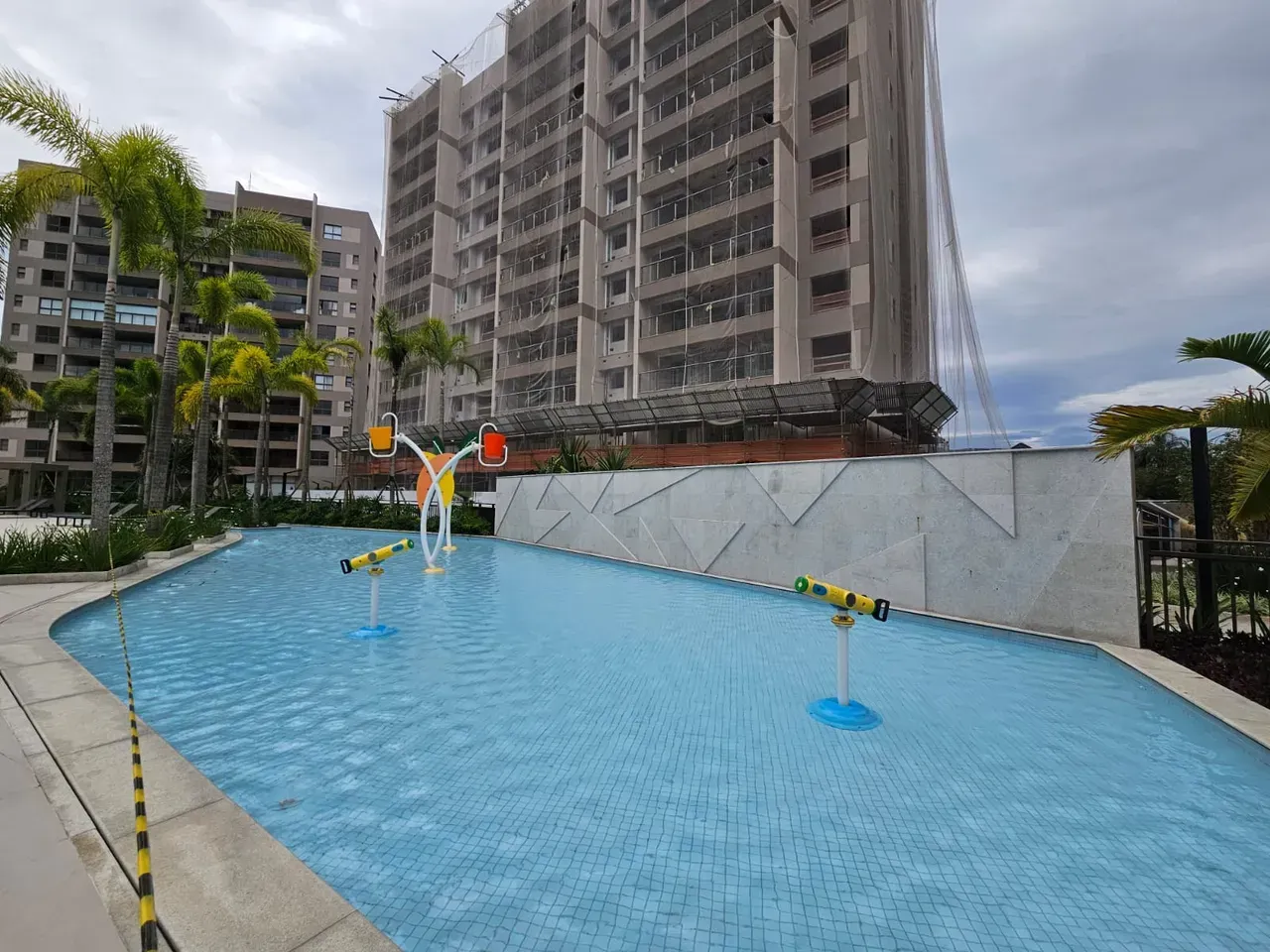 4-bedroom apartment in a building with a gym — photo 16