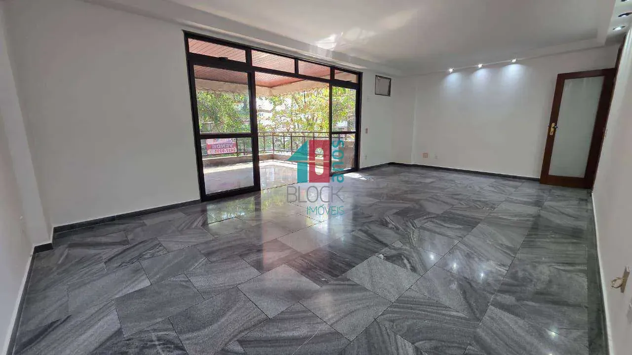 Washing machine in a 3-bedroom apartment, 162 m²