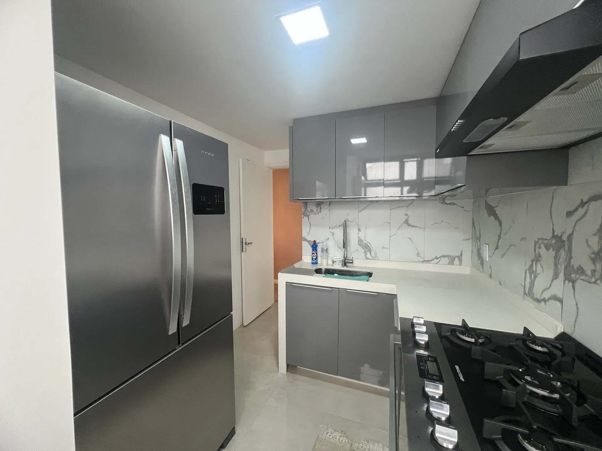 Apartamento mobiliado de 90 m² com suíte e 3 quartos