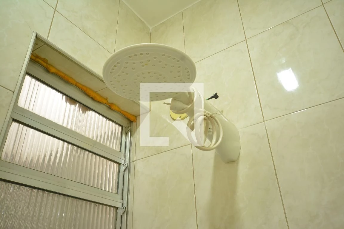 Apartamento sem mobília com vista da janela e 1 quarto — photo 25
