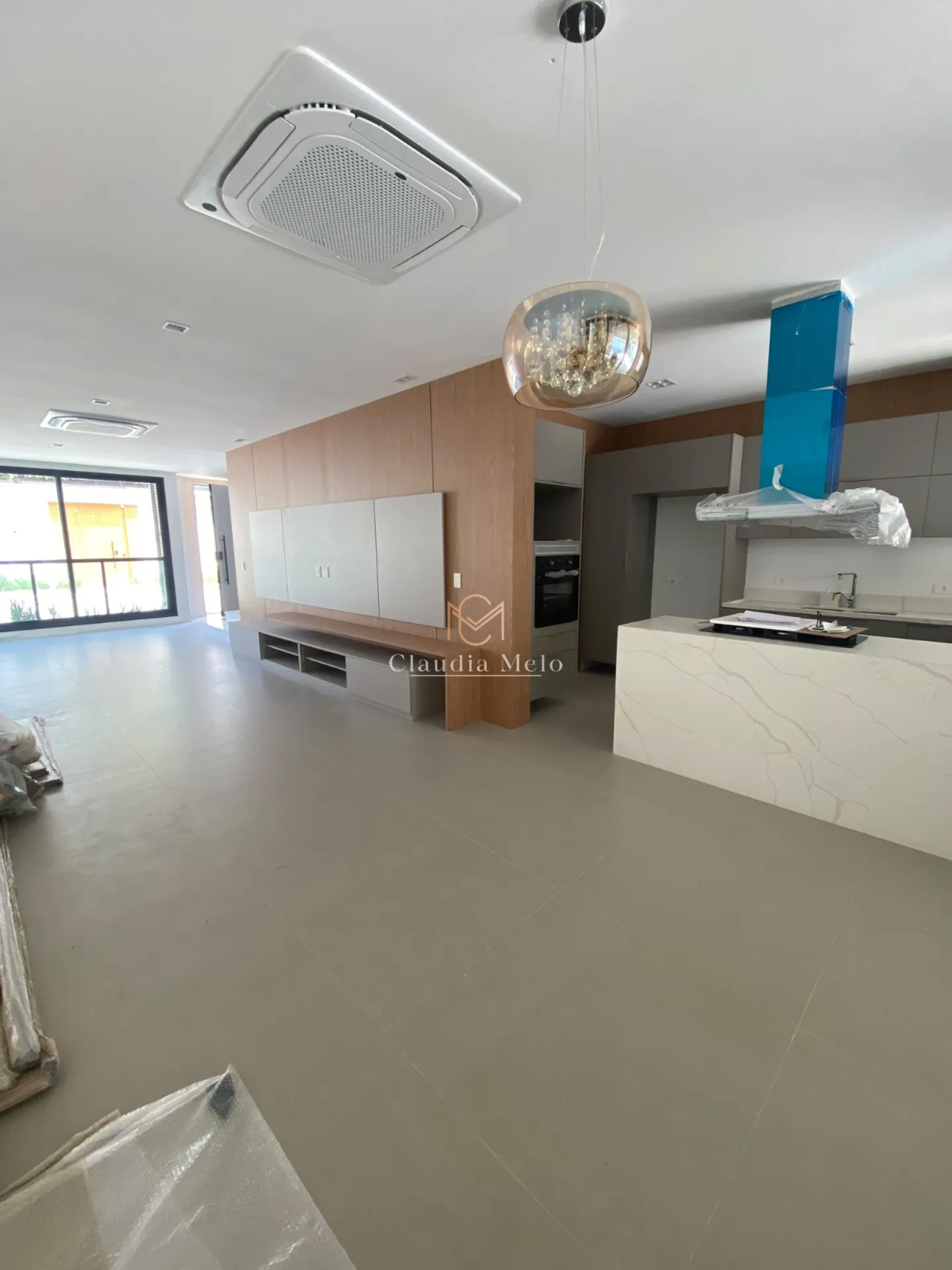 Casa com 360 m², 3 suítes e jardim privativo
