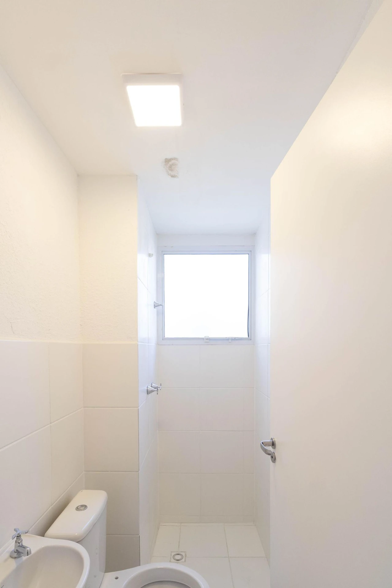 Apartamento sem mobília com 2 quartos e box de vidro — photo 11