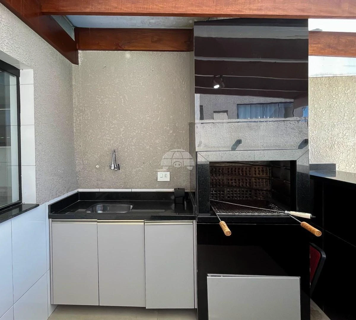3-bedroom house with a grill on the balcony in Curitiba — photo 5