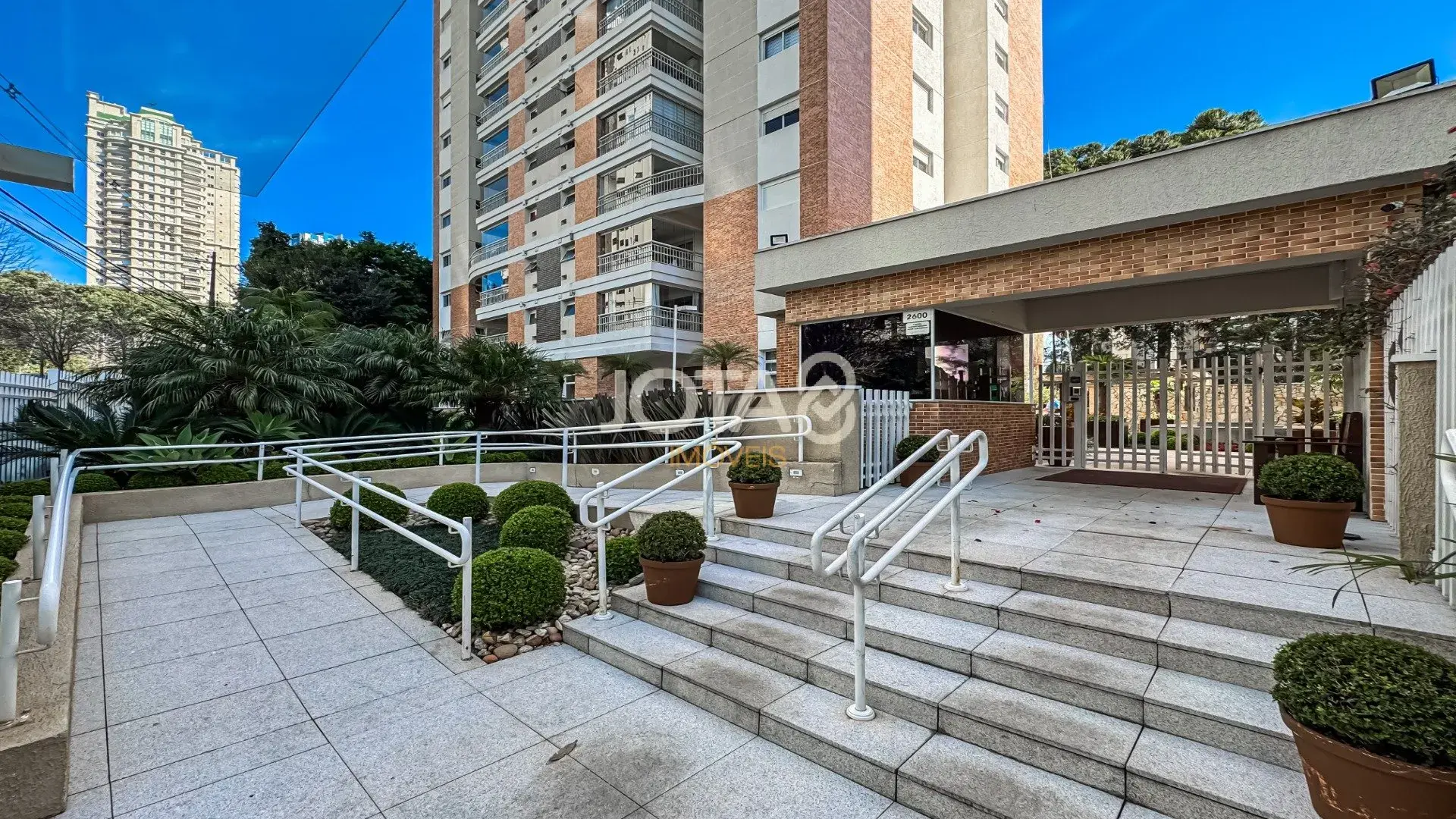 3-bedroom apartment with 185 m² and private BBQ space — photo 52