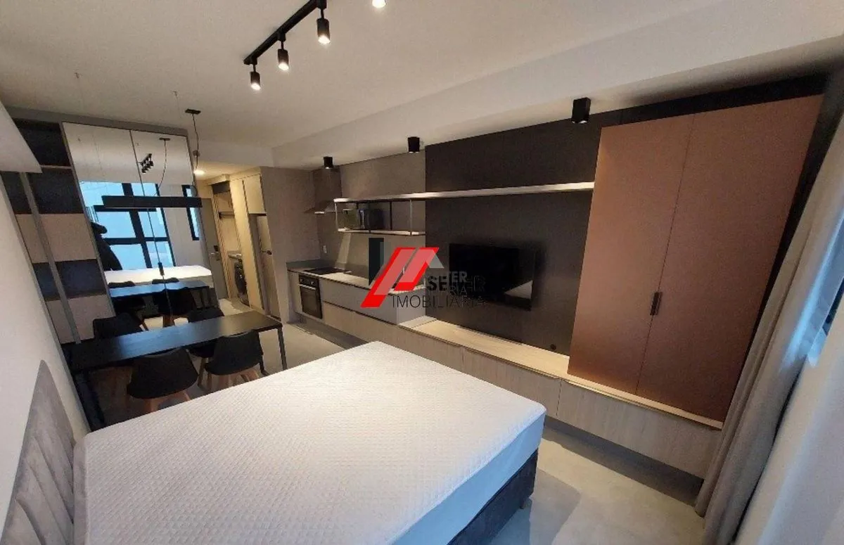 30 m² studio with a balcony and an open-plan kitchen