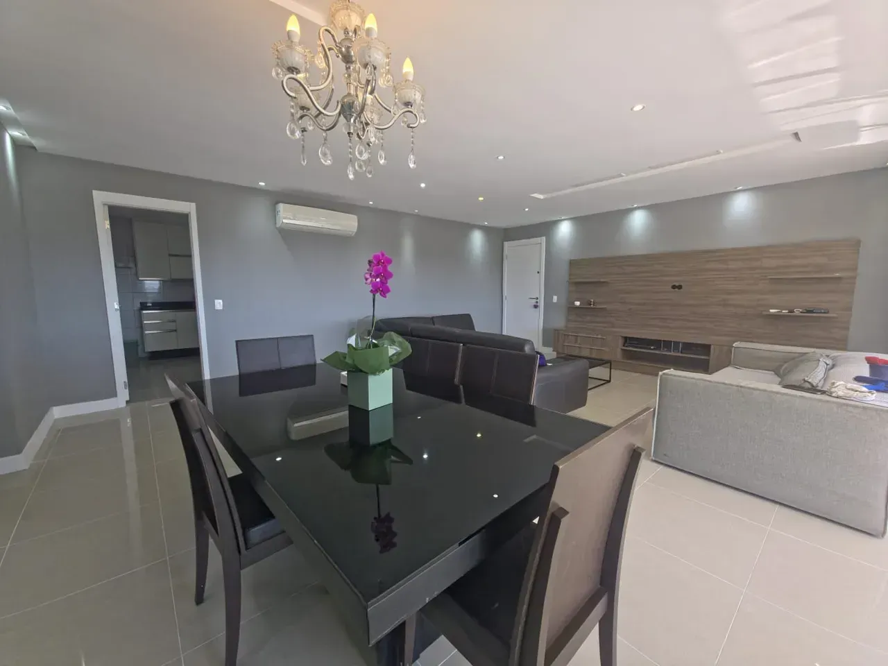 Furnished apartment with 4 bedrooms, 5 bathrooms and 195 m² — photo 7
