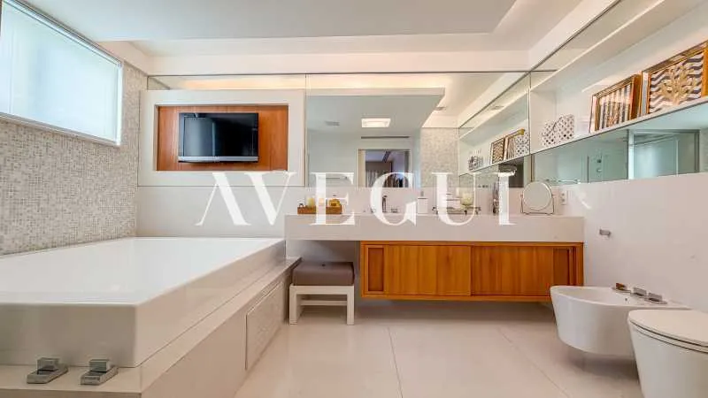 Квартира 530 м²: 4 суїти, 5 ванних і вид на воду — photo 19