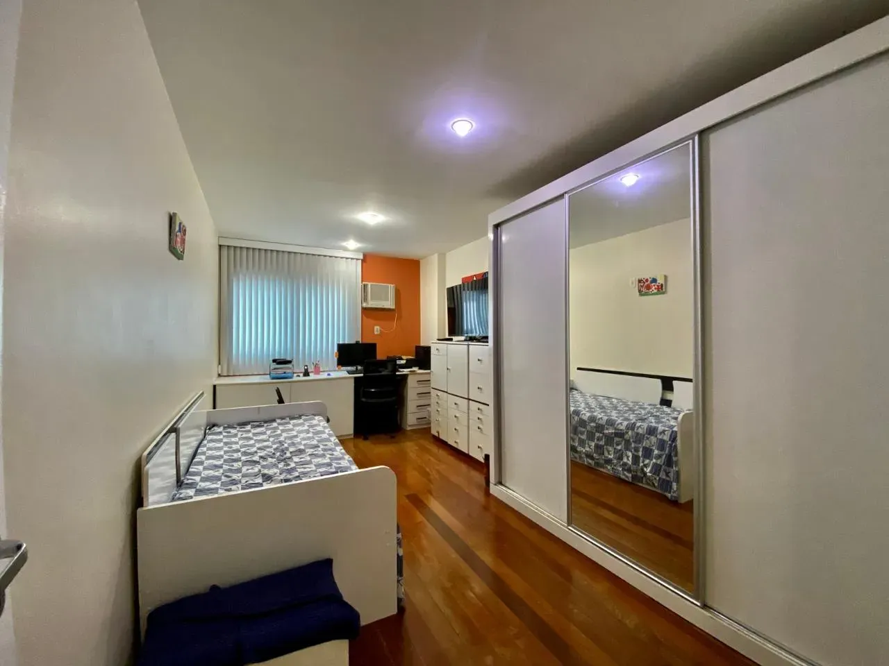 Furnished 369 m² apartment with a closed kitchen — photo 22