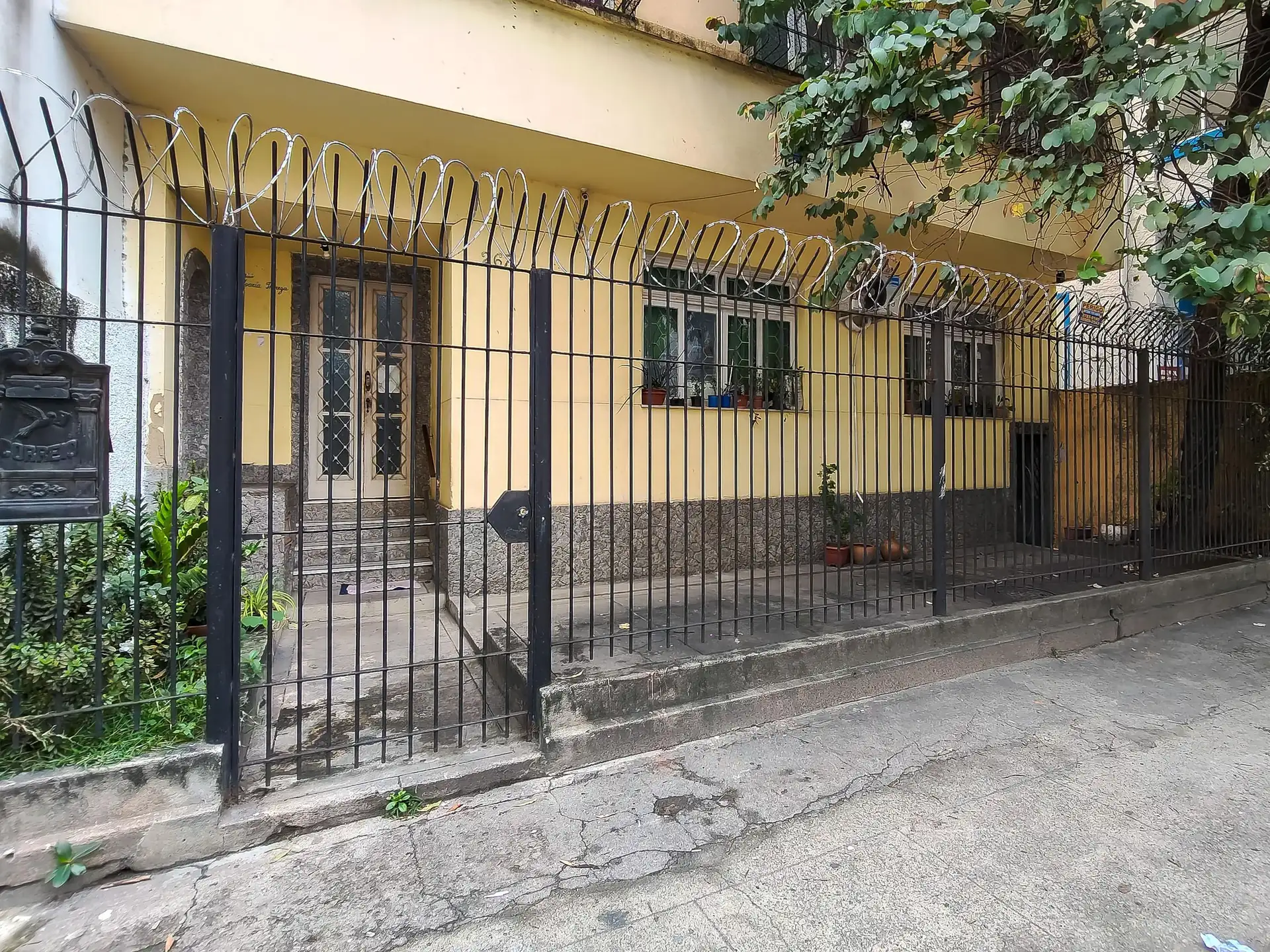 Furnished apartment with 1 en-suite and 2 bathrooms — photo 8