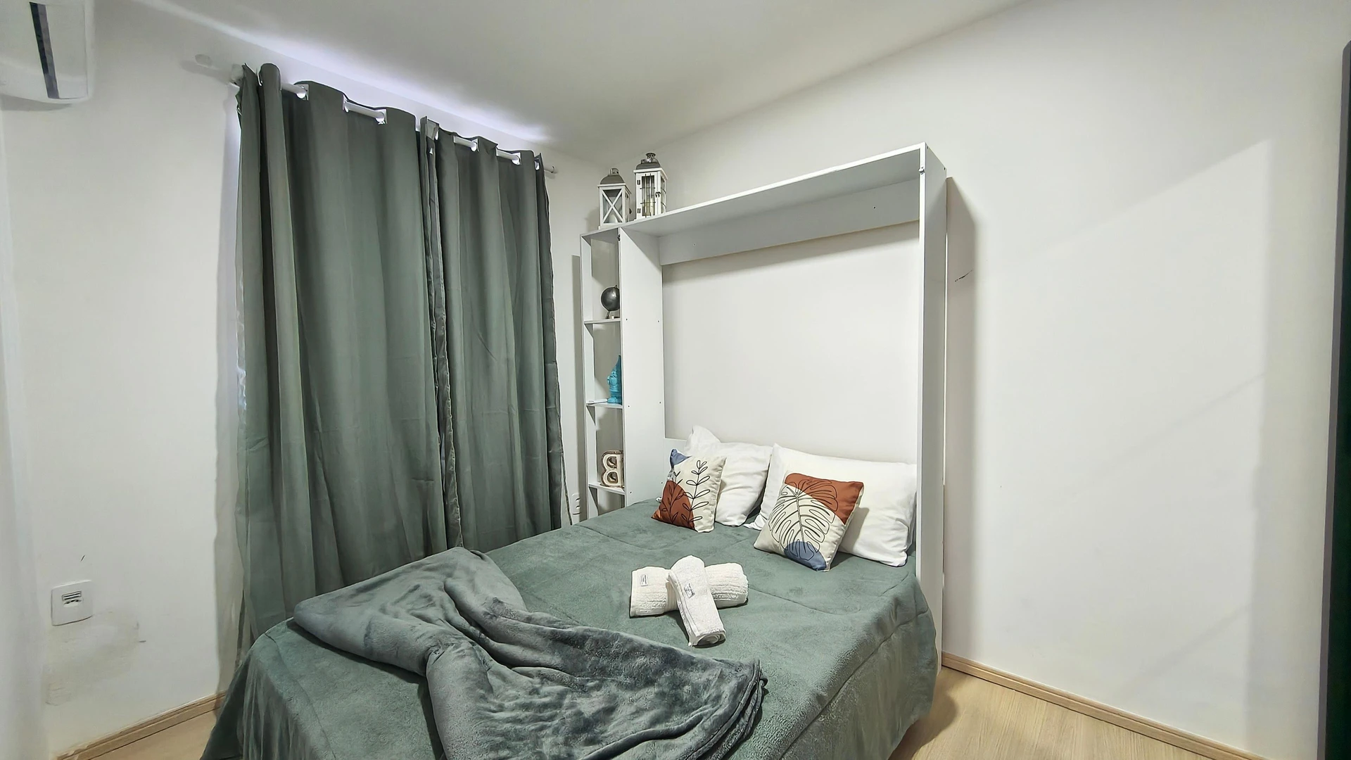 2-bedroom apartment with a mountain view — photo 3