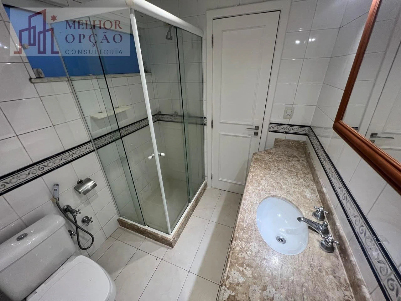 Будинок 650 м² з гардеробною та балконом із грилем — photo 15