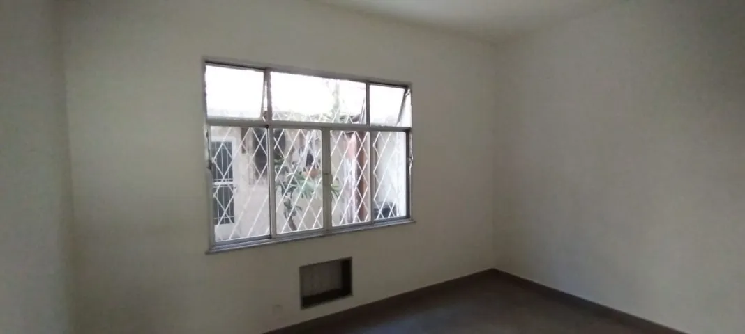 Unfurnished 3-bedroom apartment with balcony — photo 15