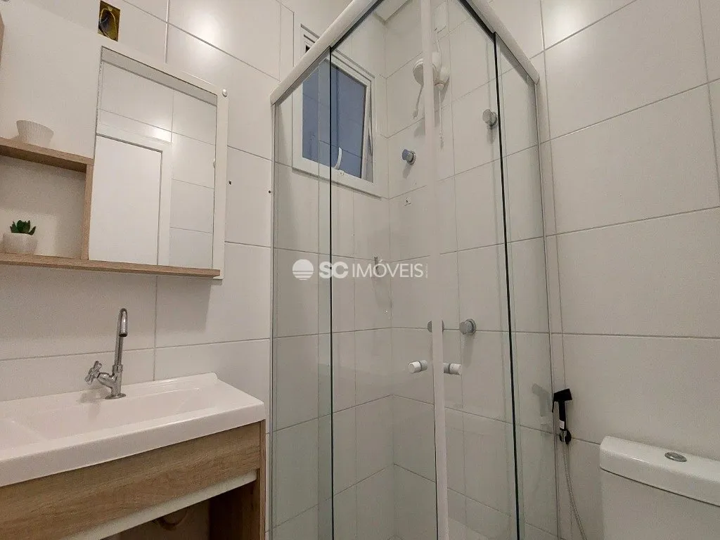 2-bedroom apartment with a washing machine in Florianópolis — photo 6