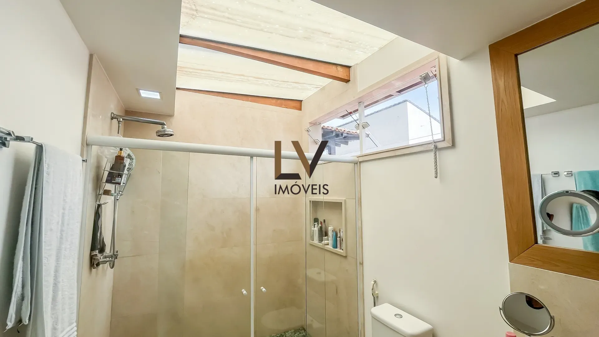 Furnished house with open-plan kitchen, 4 bedrooms and 5 baths — photo 41