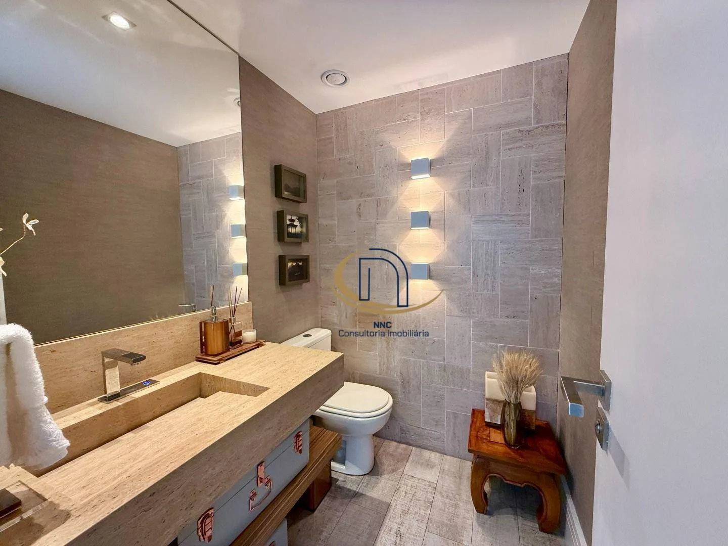 Front-facing penthouse with 215 m² and 4 bedrooms — photo 17