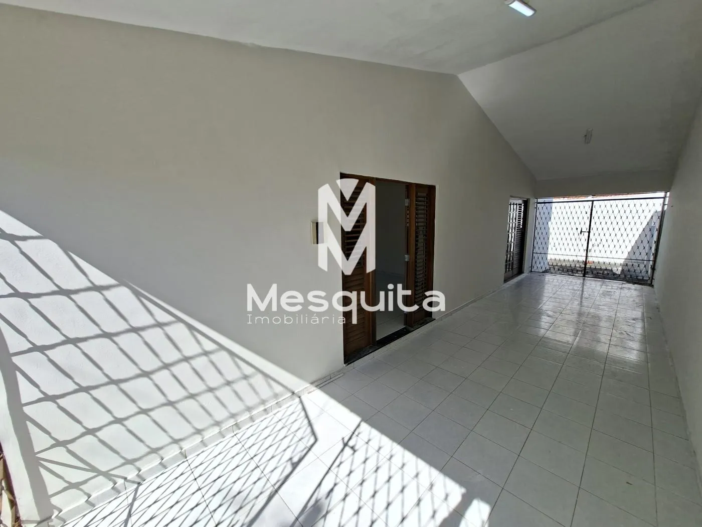 240 m² house with 3 bedrooms and 1 en-suite