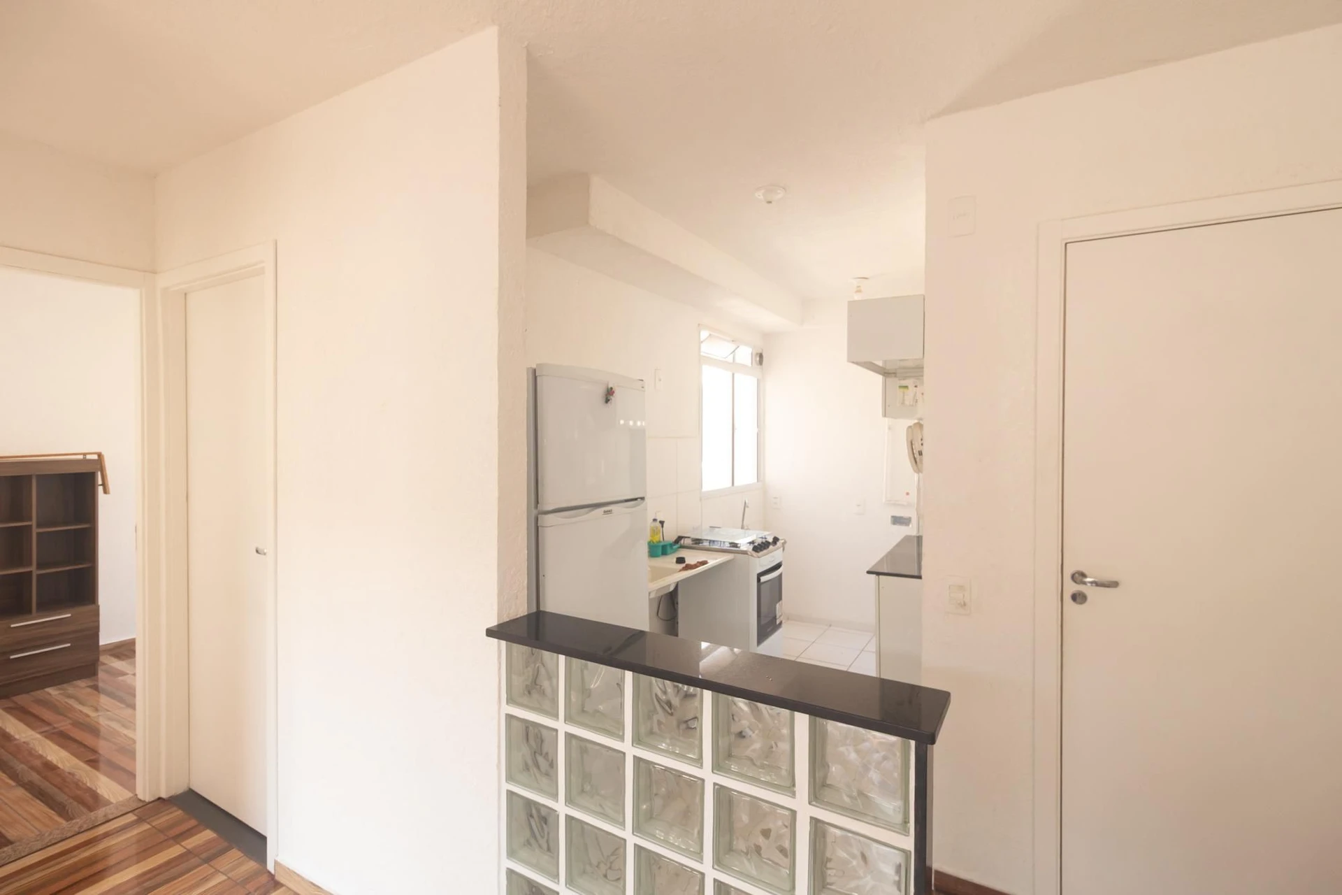 Furnished apartment with 2 bedrooms and an open kitchen — photo 20