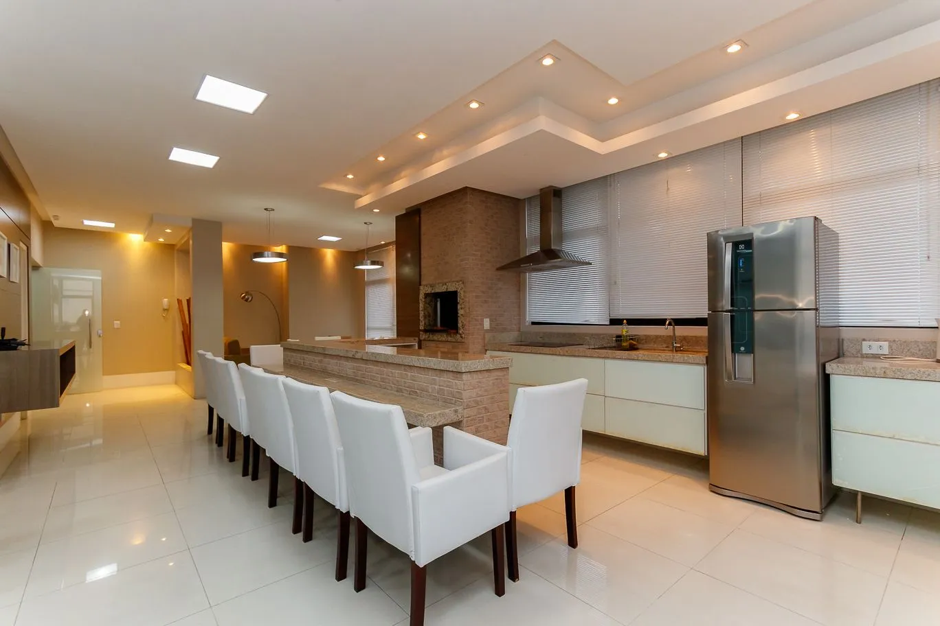 Furnished 1-bedroom apartment with balcony — photo 40