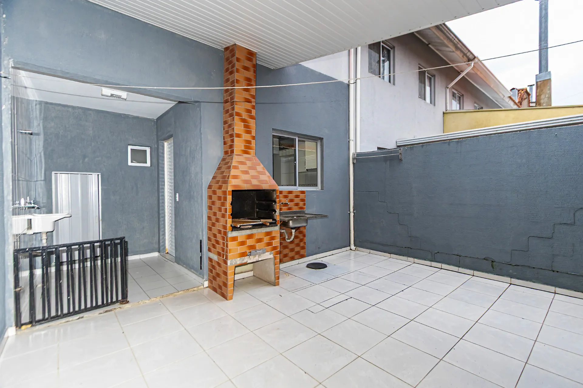 3-bedroom house with a grill on the balcony — photo 20