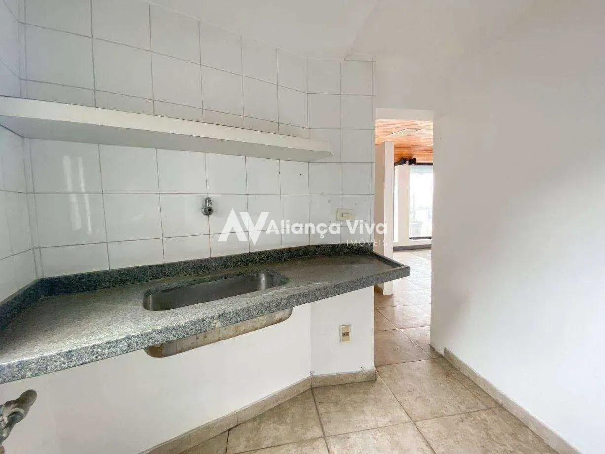 Casa, 824 m², com janelas do piso ao teto — photo 35