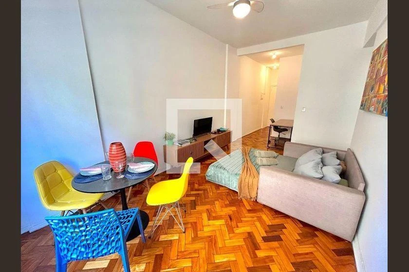 Apartamento mobiliado de 1 quarto com cozinha compacta