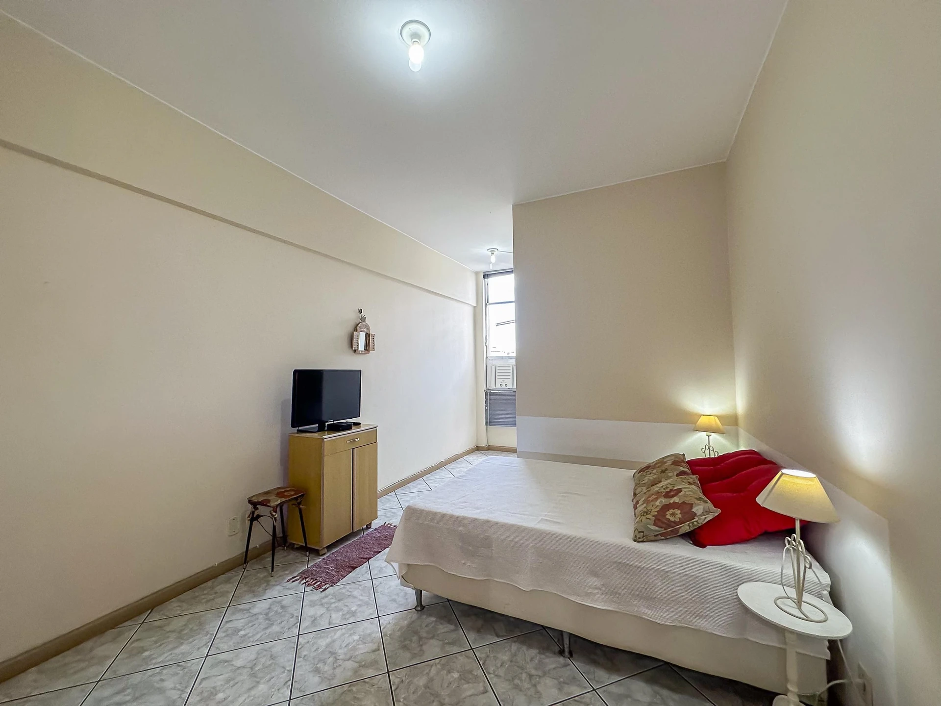 Furnished 2-bedroom apartment with separate kitchen — photo 18