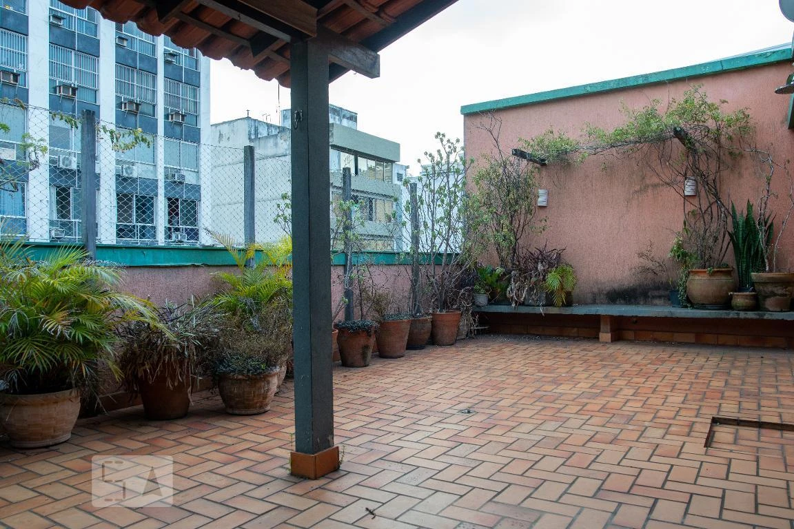 225 m² apartment with 4 bedrooms and a balcony — photo 38
