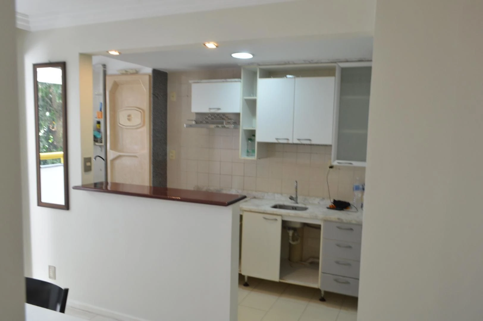 2-bedroom apartment with open-plan kitchen and balcony — photo 6
