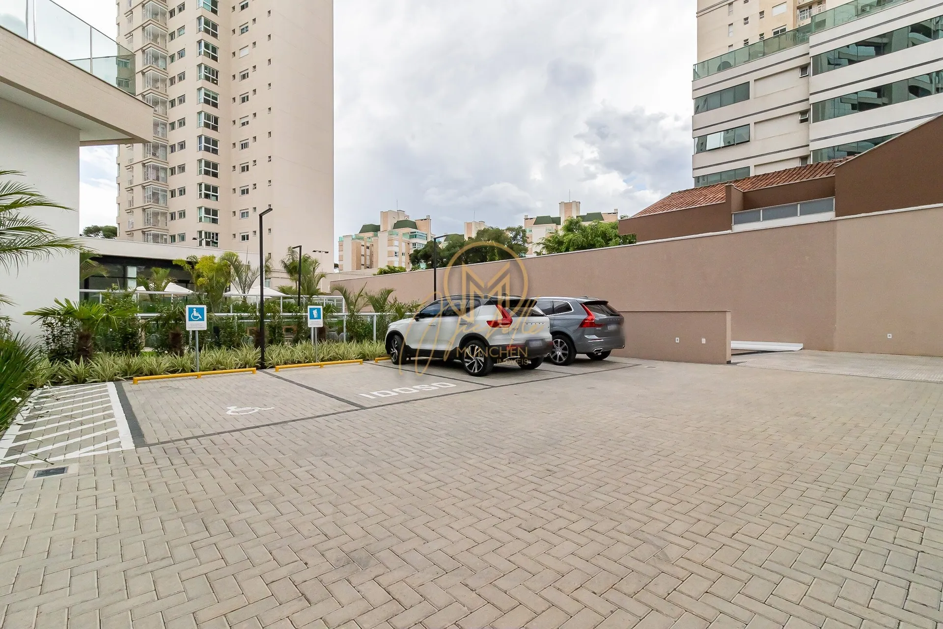Furnished 462 m² apartment with 4 en-suite rooms — photo 131