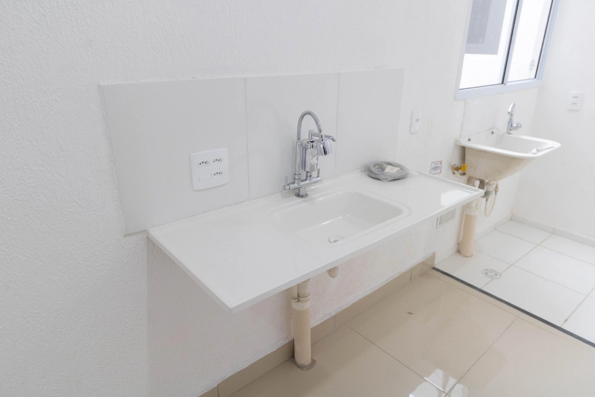 2-bedroom apartment with 1 bathroom and no parking — photo 35