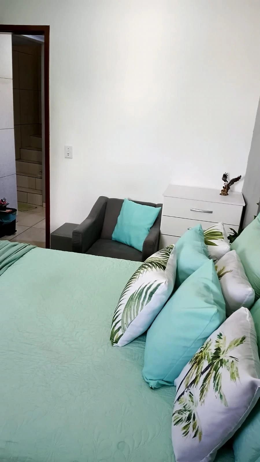 Furnished 3-bedroom house with 4 bathrooms, no parking — photo 18