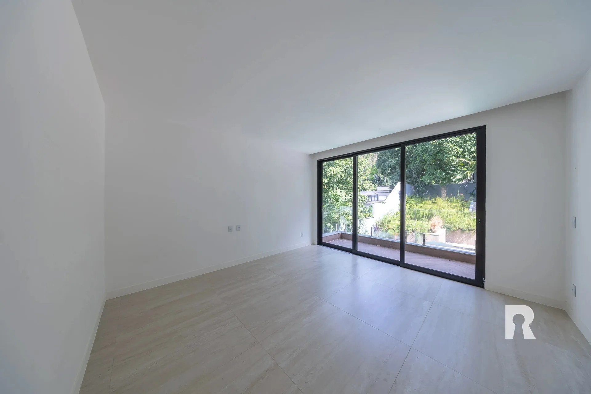 Casa moderna de 5 suítes com 7 banheiros e 2 vagas — photo 21