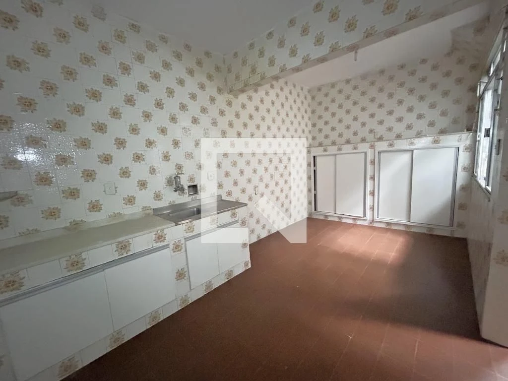 Unfurnished house with 2 bedrooms and a balcony