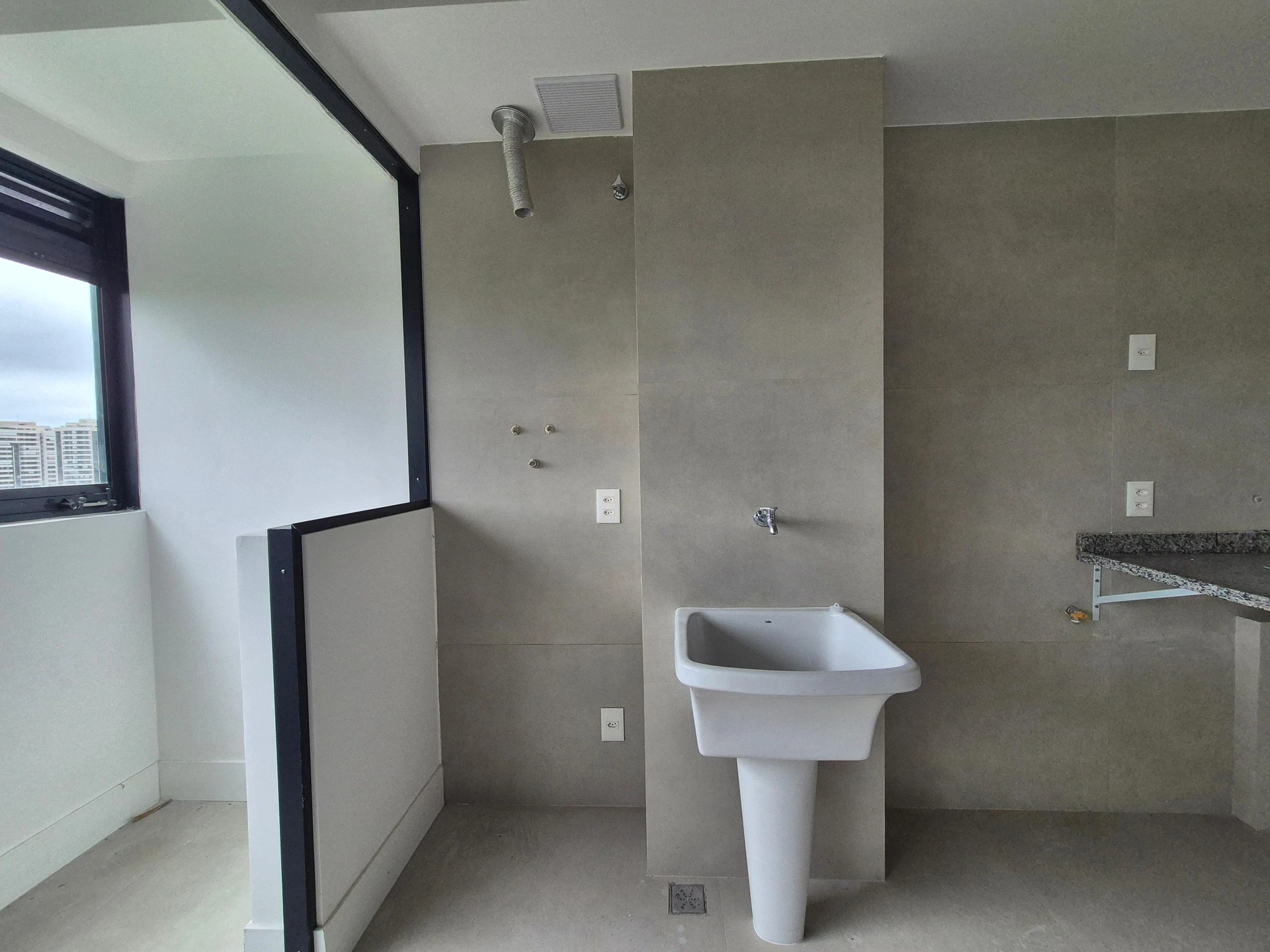 3-bedroom apartment with a mountain view — photo 33