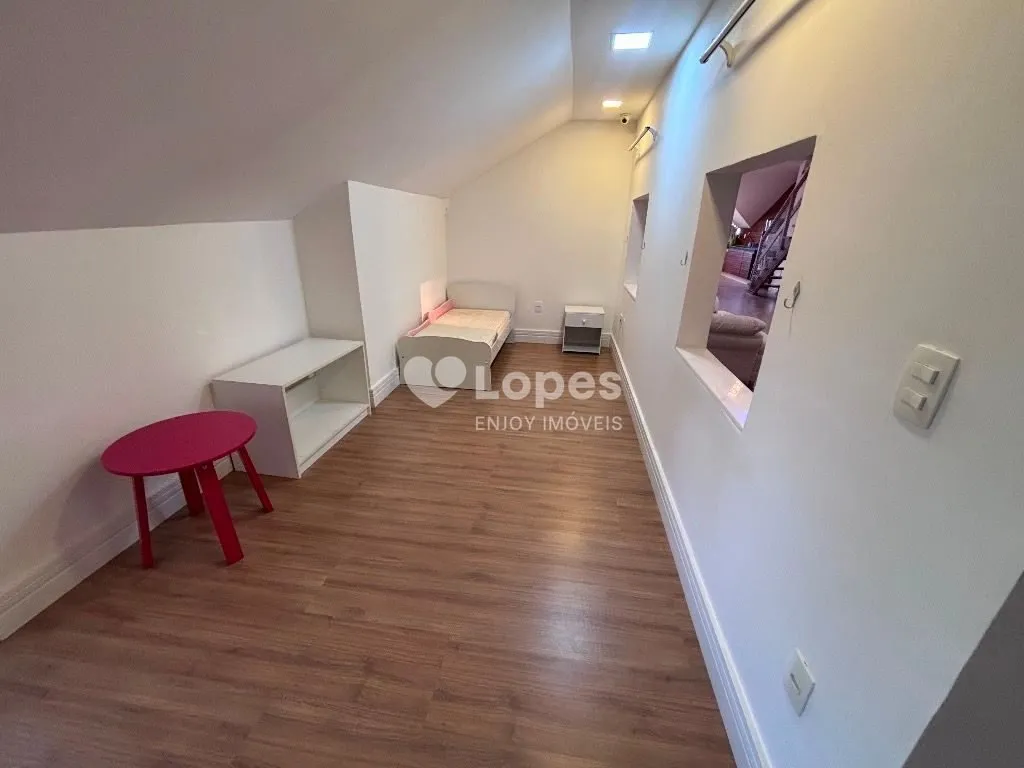 Unfurnished house with 7 bedrooms and 10 bathrooms — photo 40