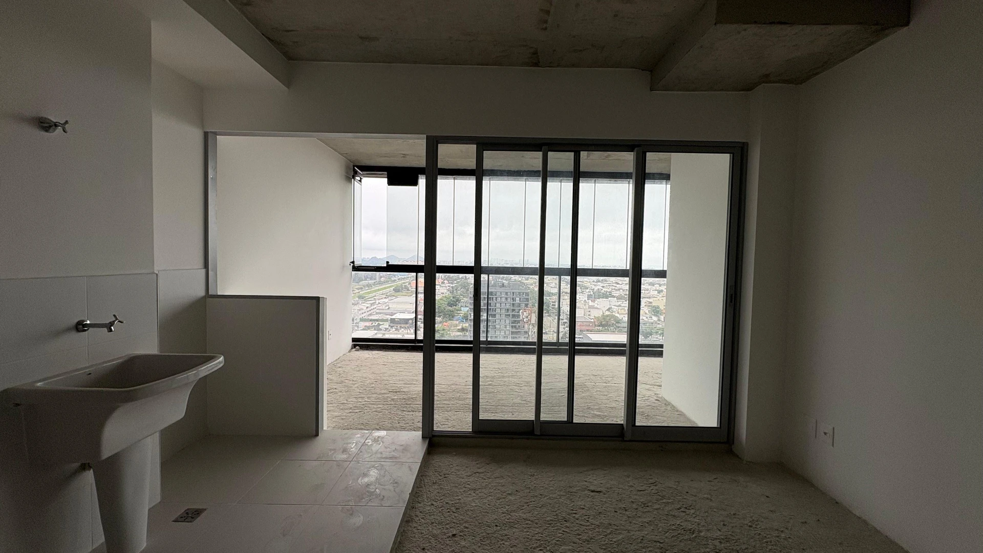 2-bedroom apartment with a mountain view in Rio de Janeiro — photo 43