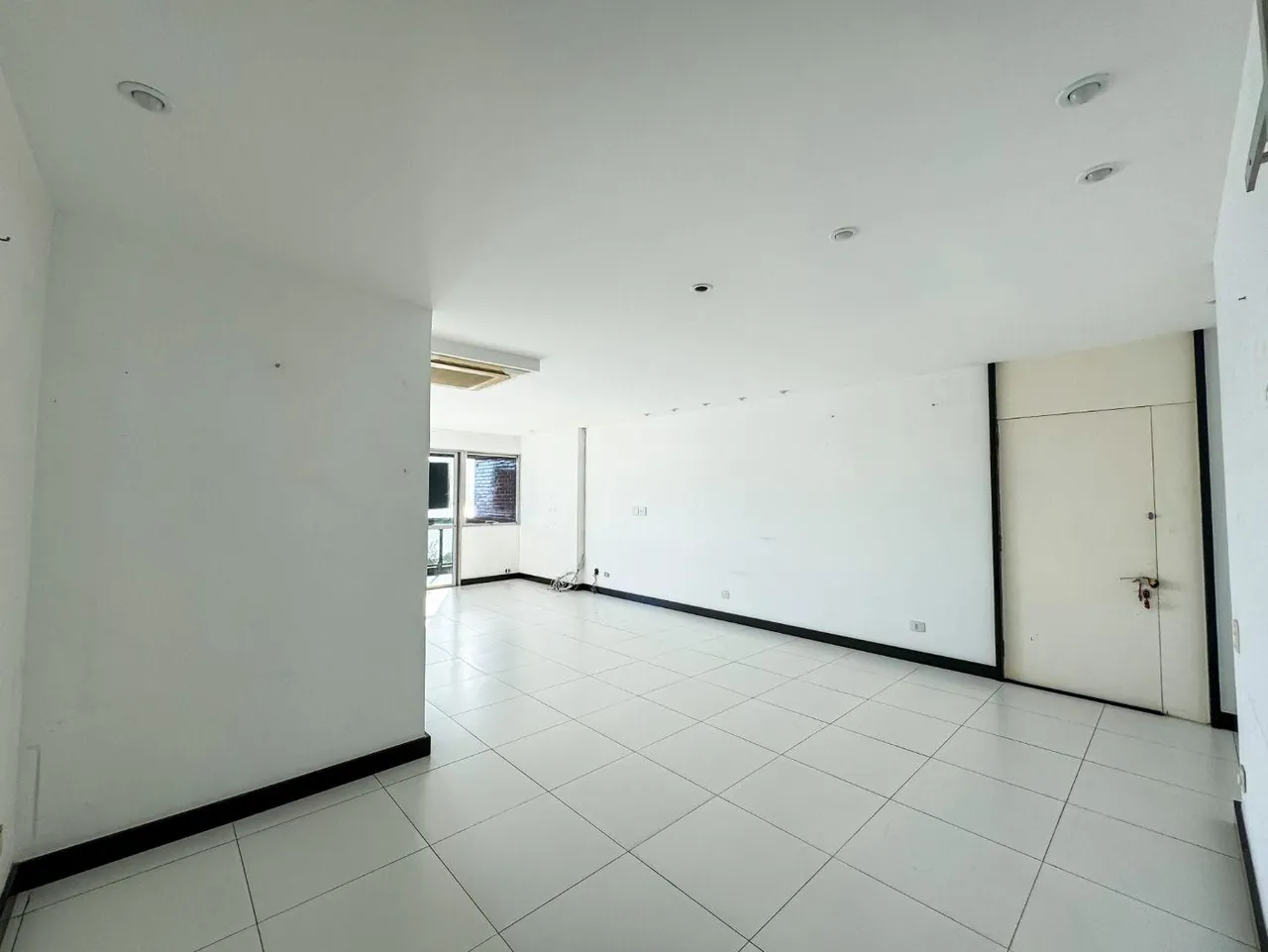 4-bedroom rental apartment with 160 m² and 3 baths — photo 17
