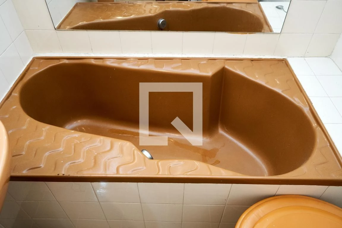 2-bedroom apartment with a bathtub — photo 20