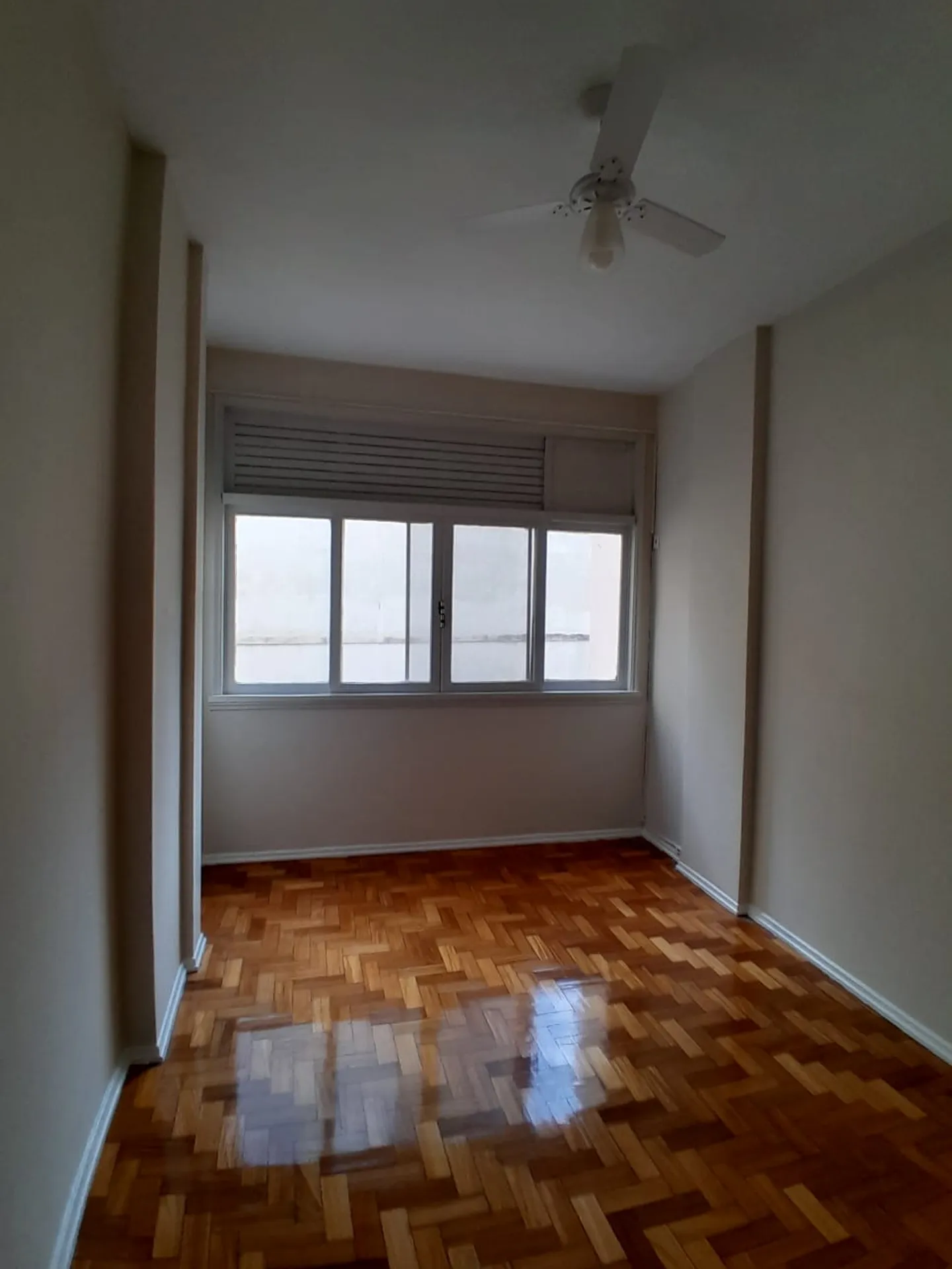 Departamento de 3 dormitorios con piso de madera o laminado — photo 2