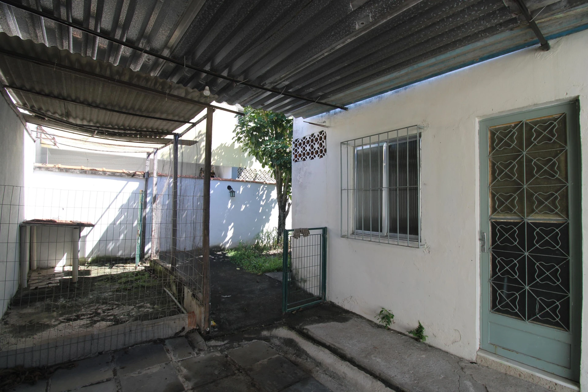 Unfurnished house with 3 bedrooms, 2 bathrooms and garden — photo 20