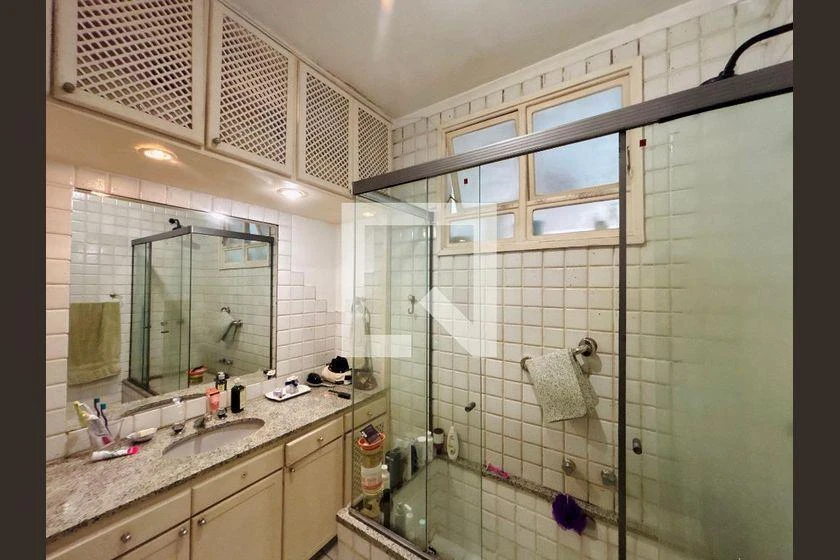 Apartamento mobiliado com 3 quartos e 200 m²