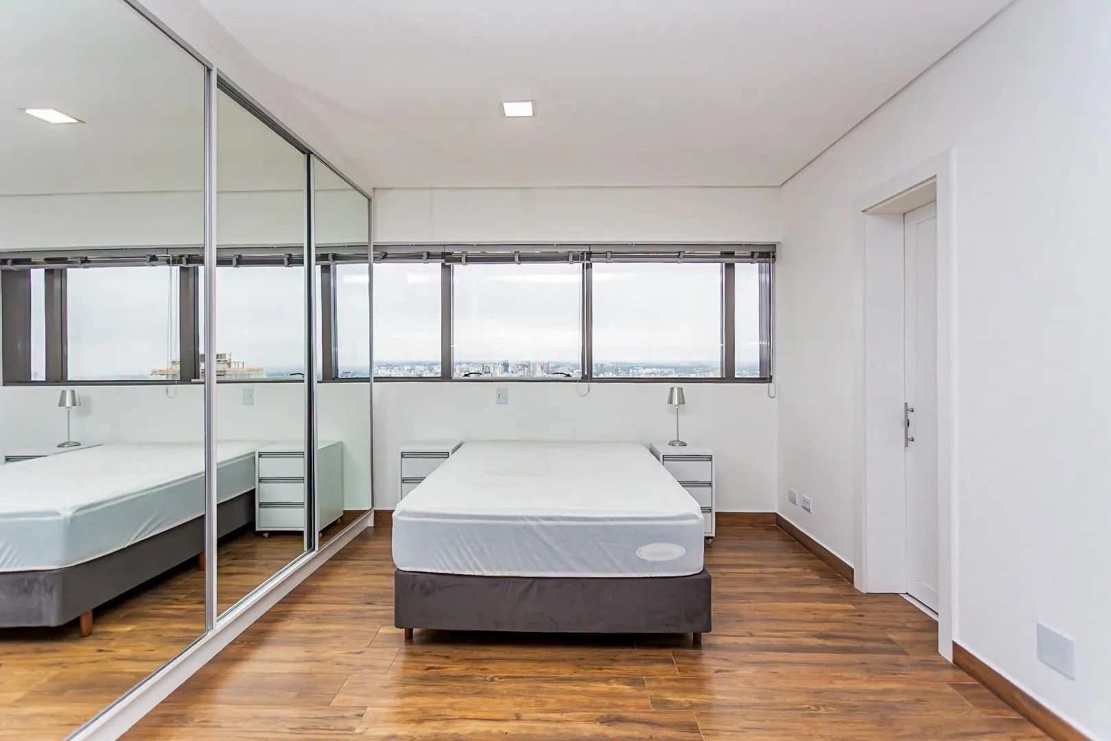 78 m² apartment with floor-to-ceiling windows and a bathtub — photo 6