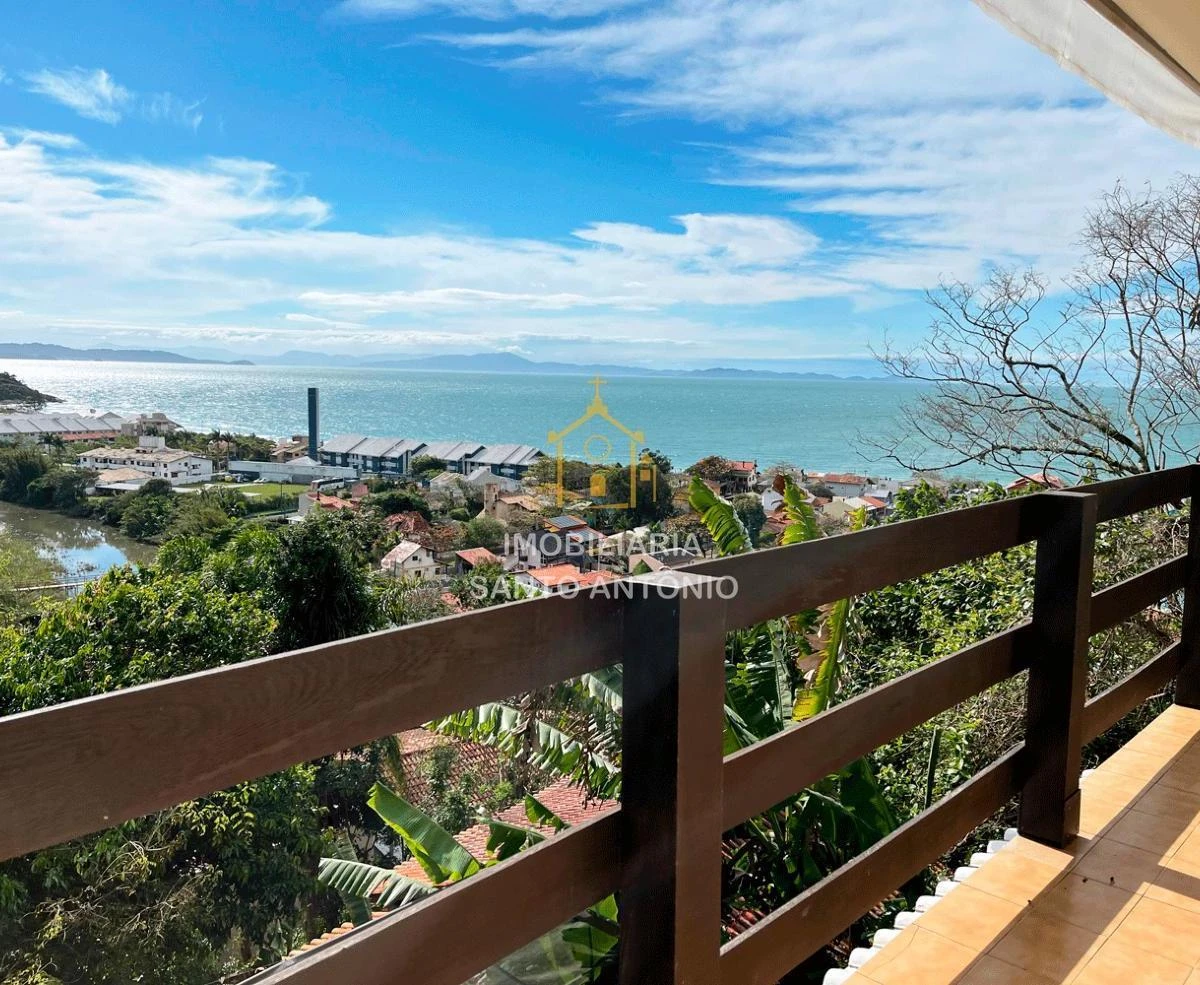 3-bedroom house with a water view in Florianópolis — photo 18