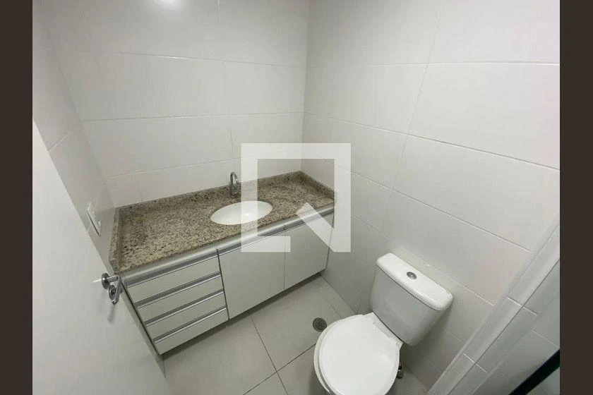 2-bedroom apartment in a building with a gym — photo 2