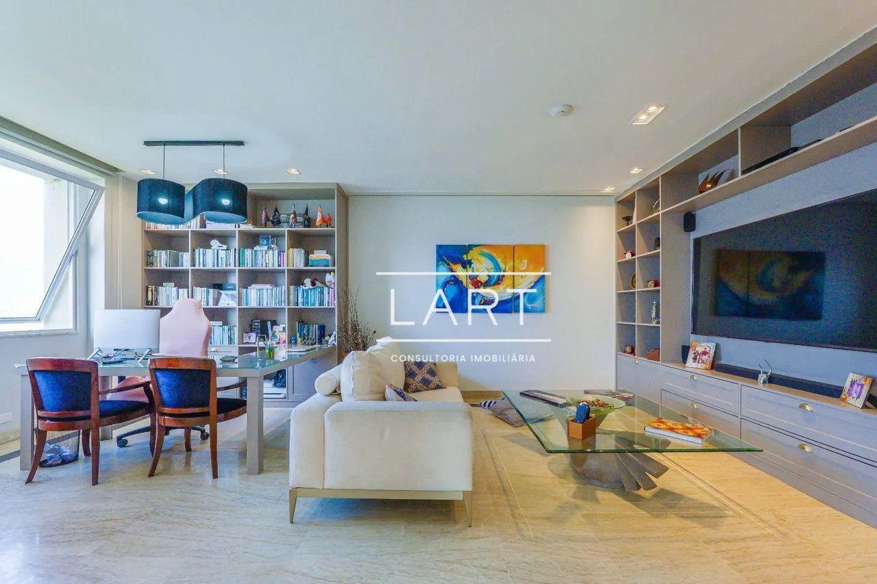 4-bedroom apartment with 453 m² and shared elevator — photo 2